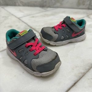 Size 8 Nike Revolution Toddler Girl Sneaker Gym Shoes